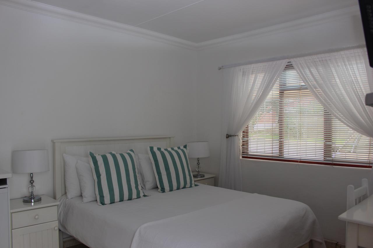 Golden Key Guesthouse Vredenburg エクステリア 写真